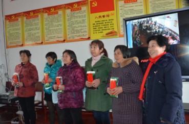 幫扶單親媽媽，關(guān)愛失依家庭